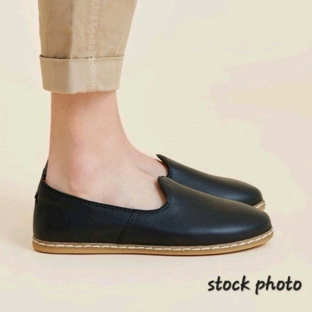 Charix Black Leather Slip On Flats Women US 9 Comfort Travel Classic Minimalist